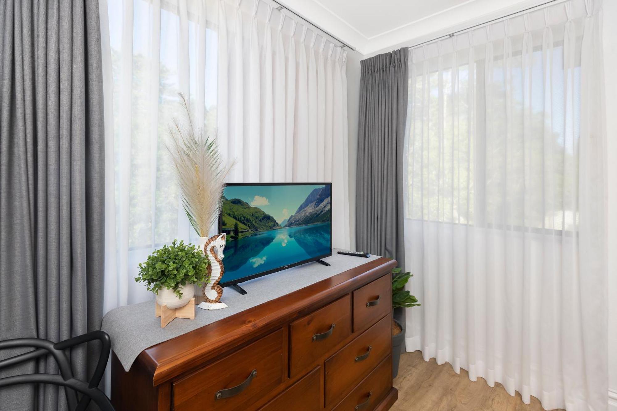 Bj Mick's Lakefront Apartment Forster